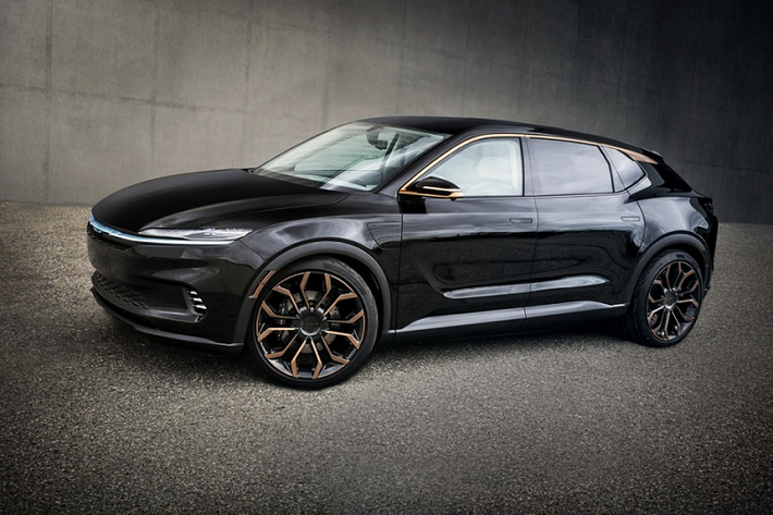 Sau màn ra mắt hoành tráng tại triển lãm CES 2022, mẫu concept Chrysler Airflow một lần nữa được đưa đến trưng bày tại triển lãm New York Auto Show với màu áo mới. Khác với chiếc Airflow màu trắng tại CES, mẫu Chrysler Airflow Graphite chạy điện xuất hiện tại triển lãm New York có màu đen, cho thấy tầm nhìn của Chrysler với các sản phẩm xe điện của hãng trong tương lai.