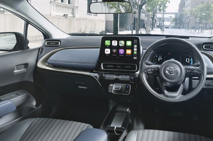 Trong khi đó, màn hình 12,1 inch dành cho hành khách phía sau là trang bị tùy chọn của xe. Đặc biệt, Toyota Sienta 2023 bản cao cấp còn có công nghệ camera 360 độ, hiển thị cả khu vực bên dưới gầm xe.