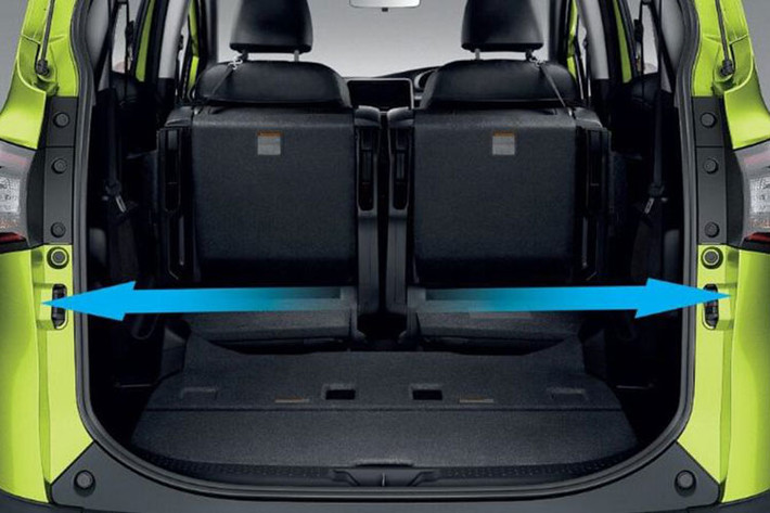 Trang bị này nằm trong gói công nghệ Toyota Teammate Advanced Park. Nếu không chi thêm tiền cho gói Toyota Teammate Advanced Park, khách hàng Nhật Bản vẫn có thể mua camera 360 độ nhưng không có tính năng hiển thị dưới gầm xe.