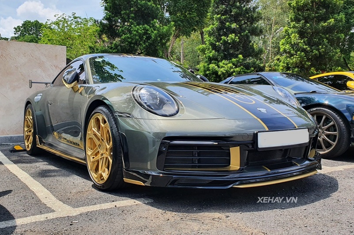 Tại Việt Nam, Porsche 911 Carrera S 992 đang được phân phối chính hãng với giá từ 7,85 tỷ đồng, tuy nhiên, với chừng đó nâng cấp, chiếc xe trong bài có thể trị giá tới gần 9 tỷ đồng.