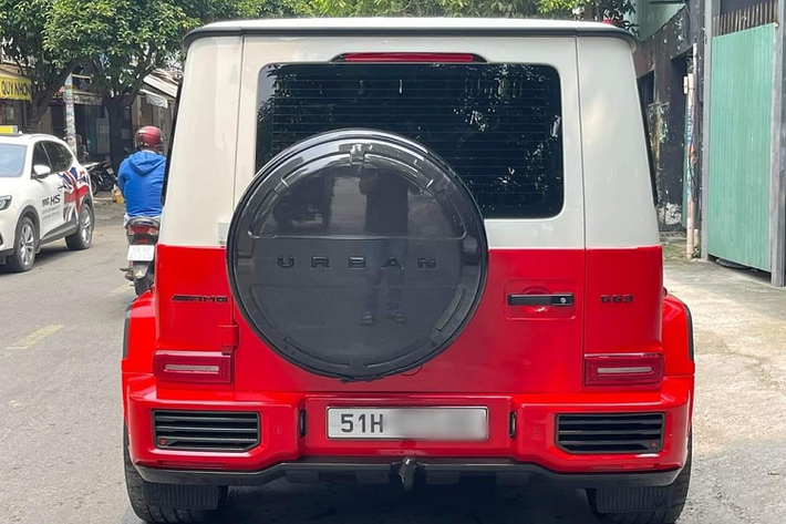 Chiếc xe Mercedes-AMG G63 độ body kit Urban đang chào bán 15,5 tỷ đồng thuộc thế hệ W463 thứ 2, sức mạnh của xe đến từ khối động cơ xăng V8, tăng áp kép, dung tích 4.0 lít, sản sinh công suất tối đa 577 mã lực tại vòng tua máy 6.000 vòng/phút và mô-men xoắn cực đại 850 Nm tại dải tua máy 2.500 - 3.500 vòng/phút.