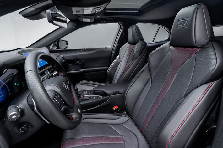 Một trong những tinh chỉnh chính của Lexus UX 2023 nâng cấp là cải thiện độ cứng của khung xe, được thực hiện thông qua 20 mối hàn bổ sung cho thân xe.