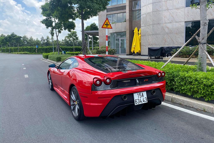 Ra mắt tại triển lãm Frankfurt 2007, Ferrari 430 Scuderia chính là phiên bản nâng cấp hơn của mẫu 430 tiêu chuẩn, xe được tích hợp hàng loạt tính năng tương tự các mẫu xe đua F1 và còn được tay đua huyền thoại Micheal Schumacher tham gia hỗ trợ phát triển.
