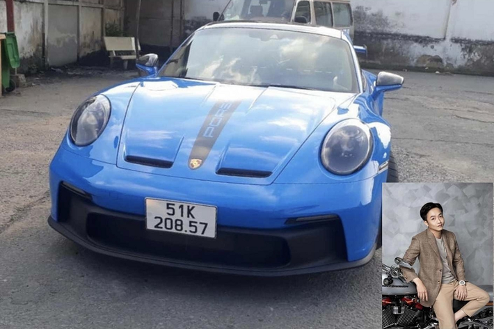 Sau một tháng rước Porsche 911 GT3 2022 mới về nhà, mới đây, doanh nhân Nguyễn Quốc Cường (Cường Đô la) đã đưa chiếc xe thể thao mới đi làm thủ tục ra biển số, dường như sắp tới chiếc xe sẽ cùng vị đại gia thực hiện chuyến "phượt" Đà Lạt.