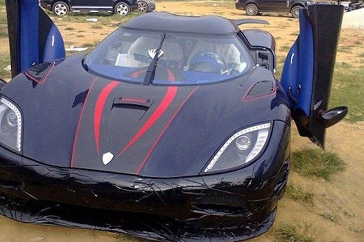 Tháng 9/2012, hãng siêu xe Koenigsegg cho biết mới hoàn thành xong dự án độc nhất vô nhị trên toàn thế giới cho 1 khách hàng ở Trung Quốc, siêu phẩm này được phát triển từ Agera R và có thêm tên gọi BLT như 1 cách khẳng định cho độ độc của chiếc Koenigsegg Agera R BLT và tinh thần cá nhân hóa mà chủ nhân đã gửi tâm thư đến hãng xe Thụy Điển.