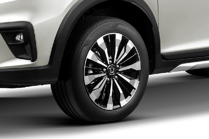 Chiều rộng 1780 mm. Chiều cao 1.685 mm. Chiều dài cơ sở 2.700 mm. Làm so sánh, BR-V có chiều dài cơ sở ngắn hơn so với Xpander (2.775mm).
