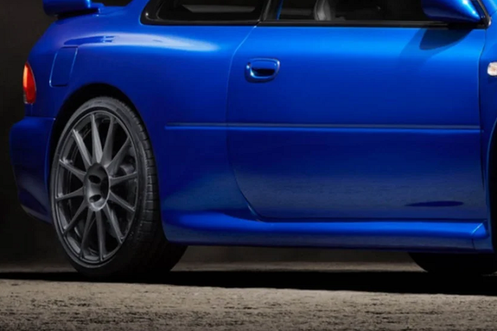 Sẽ có tổng cộng 25 chiếc được sản xuất tại trụ sở chính của Prodrive ở Banbury, Vương quốc Anh và chiếc đầu tiên sẽ được giao cho khách hàng vào cuối năm nay. P25 sẽ được đăng ký để chạy trên đường bộ dân dụng tại Vương quốc Anh và có giá 460.000 bảng Anh, tương đương 560.000 USD (khoảng 13 tỷ đồng).