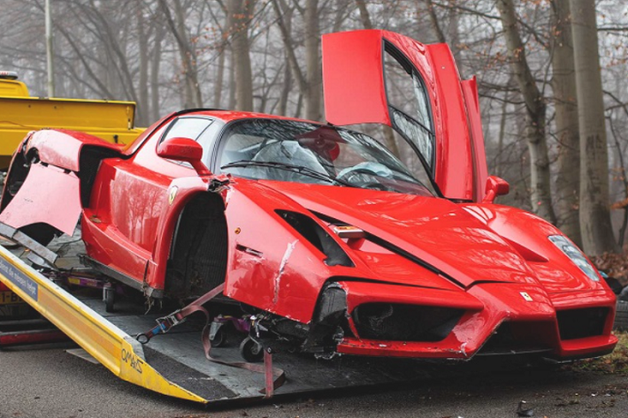 Hiện giá trị của siêu xe Ferrari Enzo vẫn có xu hướng tăng lên theo từng năm. Dự tính chiếc xe bị nạn trong bài khi tung ra thị trường sẽ được rao bán từ khoảng 2 - 3 triệu USD (khoảng 45,5 - 68,2 tỷ đồng). Hiện trên các diễn đàn hay các cuộc mua bán đấu giá, Ferrari Enzo luôn là điểm nóng của dân sưu tầm xe.