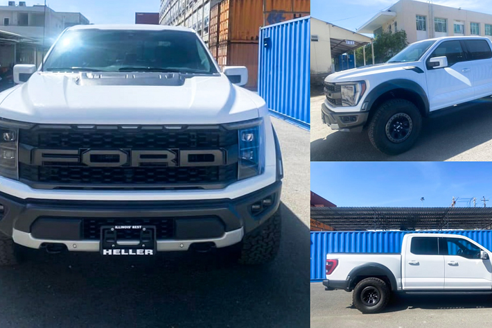 Ford F-150 Raptor 2022 mới là phiên bản hiệu năng cao được phát triển từ dòng F-150 thế hệ mới. Ở thế hệ cũ, dòng xe Ford F-150 Raptor rất được ưa chuộng tại Việt Nam khi xe được đưa về nước với số lượng đông đảo ước tính hơn 30 chiếc với đầy đủ các phiên bản và màu sắc.