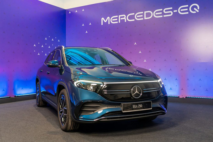 Tại thị trường Đông Nam Á, cụ thể là Malaysia mức giá xe Mercedes-Benz EQA 250 AMG Line có mức niêm yết 278.201 RM (khoảng 1,5 tỷ đồng), chỉ đắt hơn khoảng 38 triệu đồng so với mẫu GLA 250 AMG Line đang được lắp ráp ở nước này.