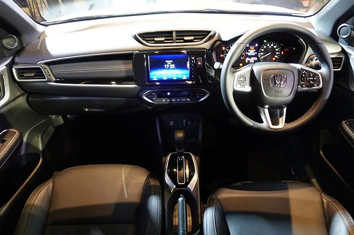 Honda BR-V được phát triển dành cho Indonesia nhưng cũng được đánh giá là phù hợp với những quốc gia khác", ông Billy tiết lộ. Hiện nay, phân khúc xe hạng A tại Việt Nam đang dần đánh mất sức hút. Với thu nhập bình quân đầu người tăng lên, khách hàng Việt hiện chi nhiều tiền hơn cho ôtô. Khác với trước đây, người tiêu dùng Việt Nam không chỉ chăm chăm chọn ôtô giá rẻ, Thay vào đó là những mẫu xe có thiết kế, trang bị tiện nghi, an toàn và động cơ.