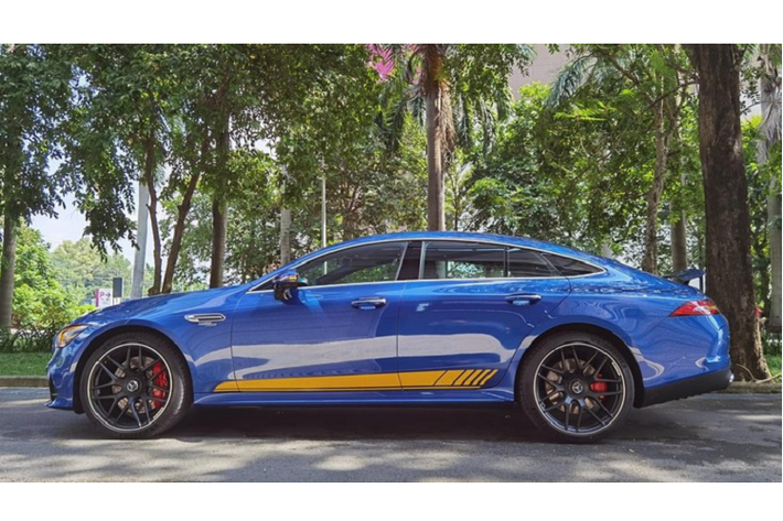 Mẫu xe coupe 4 cửa Mercedes-AMG GT 53 4Matic 2022 sẽ có các màu sơn như trắng Polar, đen Obsidian, xám Graphite, bạc High-tech và cuối cùng là màu xanh Spectra cá tính.