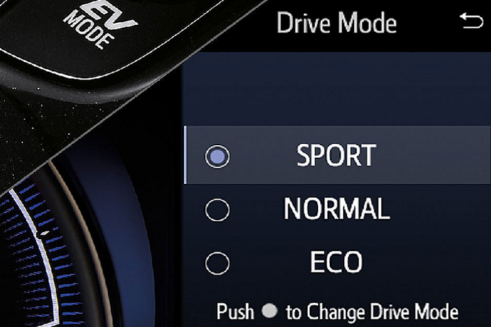 Hệ truyền động này kết hợp với hộp số tự động E-CVT và tiêu thụ lượng xăng trung bình chỉ 24,4 km/lít (khoảng 4,09 lít/100 km). Xe có cả chế độ lái EV Mode, chỉ dùng mô-tơ điện.
