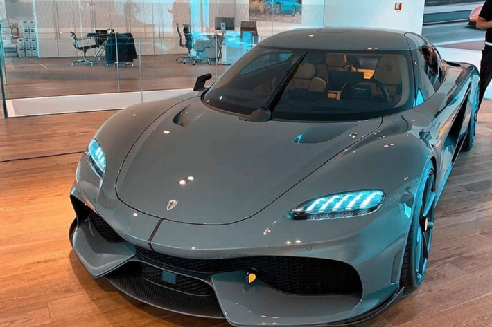 Thông tin từ một đơn vị chuyên nhập siêu xe hypercar từ Campuchia về Việt Nam cho biết có 2 suất đặt mua xe Koenigsegg Gemera 4 chỗ cho khách hàng nào yêu thích, đáng chú ý nhất là người này tuyên bố Việt Nam đã có suất mua xe và khiến không ít người cho rằng hiện đã có đại gia Việt chốt đơn.