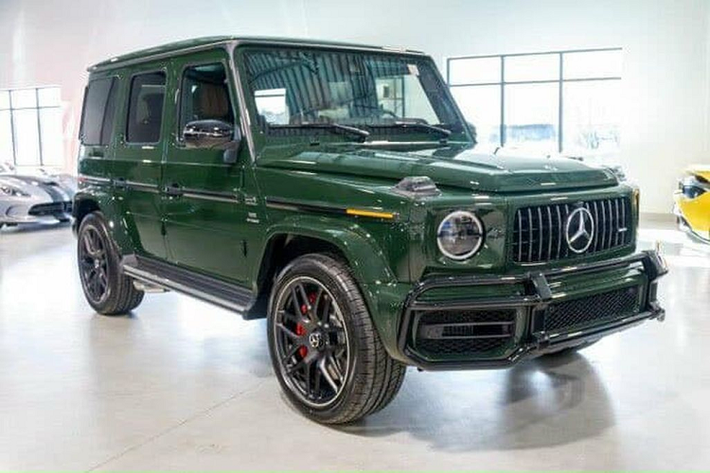 Hệ thống ghế ngồi trên Mercedes-AMG G63 2022 được làm từ chất liệu da cao cấp, tích hợp các chức năng hiện đại như: massage, sưởi tự động, gập chỉnh điện tự động, ghi nhớ các vị trí ghế ngồi,... Khi cần thiết, ghế ngồi của xe có thể gập chỉnh điện để mở rộng không gian làm tăng thêm diện tích chứa đồ