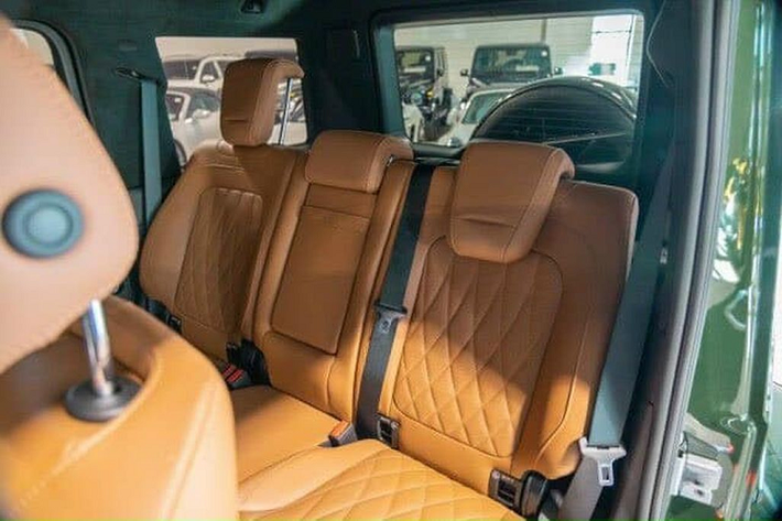 Chiếc SUV hạng sang sử dụng vô lăng 4 chấu với kiểu dáng thể thao, làm từ chất liệu cao cấp nhằm mang đến cho người dùng cảm giác cầm nắm tốt nhất.