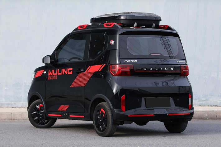 Dự đoán, giá xe Wuling Hongguang Mini EV Gameboy 2022 sẽ cao hơn đáng kể so với bản thường. Kể từ ngày 24/3/2022, giá xe Wuling Hongguang Mini EV phiên bản cũ tại Trung Quốc sẽ dao động từ 32.800 - 44.800 Nhân dân tệ (115 - 157 triệu đồng) thay vì 28.800 - 38.800 Nhân dân tệ (101 - 136 triệu đồng) như trước. Trong khi đó, Wuling Hongguang Mini EV 2022 có giá từ 34.800 - 50.600 Nhân dân tệ (khoảng 122 - 177 triệu đồng).