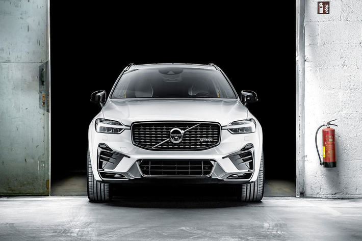 Mới đây, hãng độ Heico Sportiv đã cho ra mắt gói độ mang đậm phong cách thể thao dành cho chiếc SUV đến từ Thuỵ Điển - Volvo XC60 thế hệ mới.