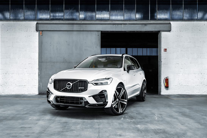 Heico Sportiv đã thêm vào các trang bị phù hợp chặt chẽ với ngôn ngữ thiết kế riêng của Volvo, khiến Volvo XC60 độ Heico Sportiv trông giống như một phiên bản hiệu suất do nhà máy sản xuất.