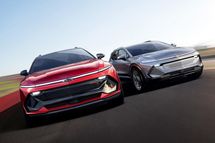 "Equinox luôn đóng một vai trò quan trọng đối với Chevrolet vì đây là mẫu xe bán chạy thứ hai của chúng tôi", ông Steve Hill, phó chủ tịch của Chevrolet, cho biết. Ngoài việc công bố kế hoạch ra mắt, tập đoàn GM còn tung ra những hình ảnh cho thấy trước thiết kế của Chevrolet Equinox EV. Qua đó, có thể thấy mẫu xe này mang trên mình thiết kế ngoại thất thể thao hơn so với Chevrolet Equinox dùng động cơ đốt trong thông thường.