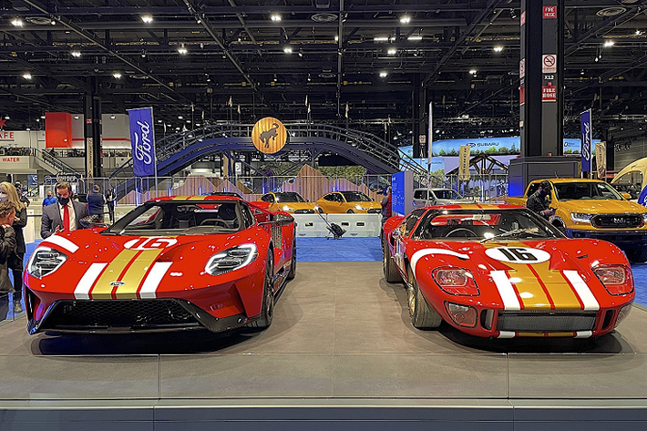 Tại triển lãm xe hơi Chicago, Ford sẽ đưa mang đến chiếc GT Alan Mann Heritage Edition 2022 phiên bản đặc biệt nhằm tri ân cho mẫu xe đua hạng nhẹ Ford GT 66 của đội đua Alan Mann.