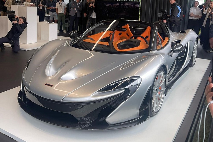 Goodwood Festival of Speed là 1 trong những sự kiện siêu xe hấp dẫn nhất trên thế giới và năm 2022 này, giới mê xe đã có dịp thỏa mãn để xem các siêu phẩm từ huyền thoại đến lần đầu ra mắt thế giới chỉ trong 4 ngày, từ 23 đến 26/6/2022. Trong đó, siêu phẩm gây bất ngờ nhiều nhất chính là McLaren P1 Spider cực hiếm.