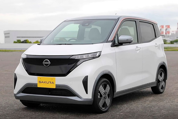 Nissan Sakura là mẫu xe điện hoàn toàn mới, đã chính thức trình làng tại Nhật Bản vào ngày 20/5/2022. Với thiết kế đặc trưng của dòng kei car vốn rất phổ biến tại Nhật Bản và giá bán hợp túi tiền, Nissan Sakura 2022 mới đã được người tiêu dùng nội địa đón nhận nhiệt tình.