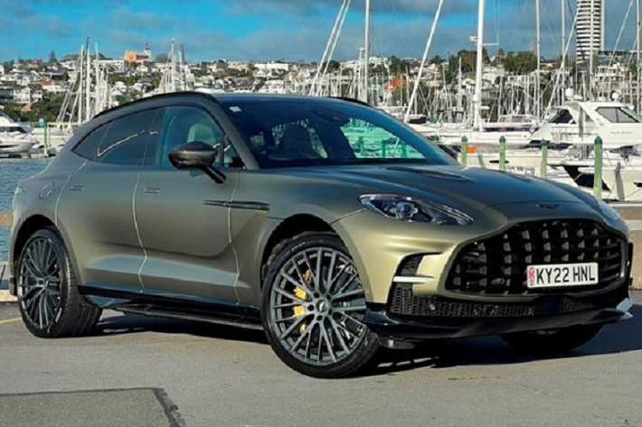 Vào đầu tháng 8/2022, tin tức về việc doanh nhân Đặng Lê Nguyên Vũ đã đặt mua xe SUV nhanh nhất thế giới Aston Martin DBX 707 2022 mới từ khá lâu và dự kiến thời gian bàn giao là tháng 9. Nguồn tin cũng cho hay đại lý dự kiến chậm nhất là tháng 10/2022 xe sẽ có mặt tại Việt Nam.