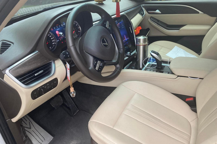Nội công của các mẫu xe VinFast LUX SA2.0 đến từ khối động cơ BMW N20 với 4 xylanh, tăng áp, dung tích 2.0 lít, sản sinh công suất 228 mã lực tại tua máy 5.000 - 6.000 vòng/phút và mô-men xoắn cực đại đạt 350 Nm tại tua máy 1.750 - 4.500 vòng/phút.