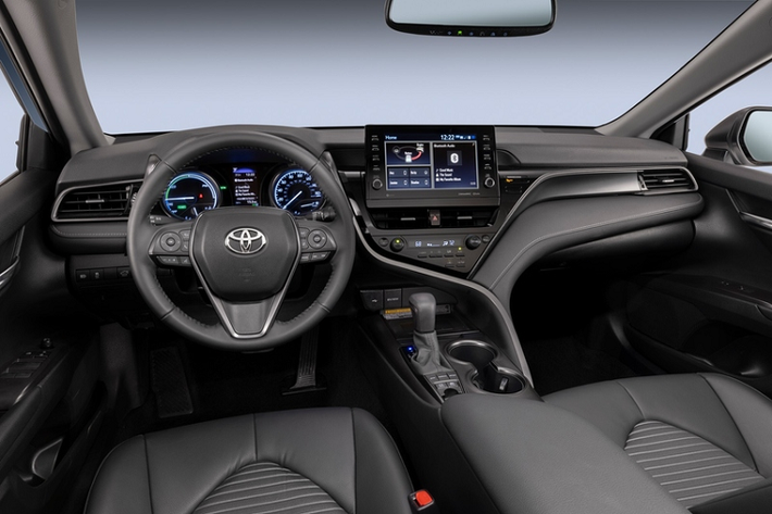 Không có thay đổi nào xảy ra ở hệ truyền động, Toyota Camry 2023 hiện được cung cấp với 3 lựa chọn động cơ là máy 2.5L 4 xi-lanh mạnh 206 mã lực / 252 Nm, máy V6 3.5L 301 mã lực / 362 Nm