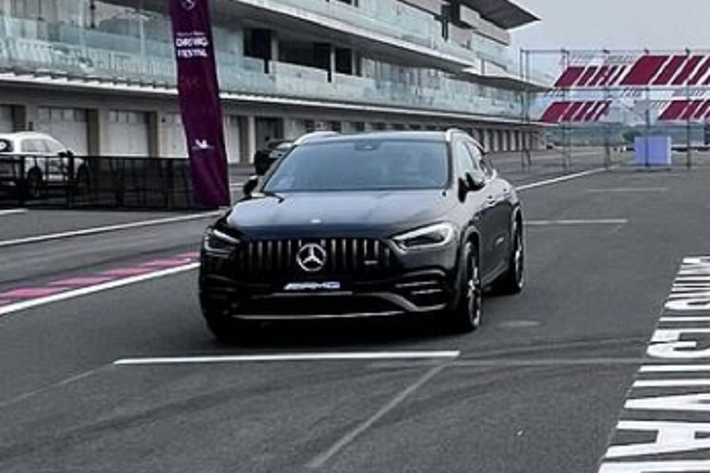Mẫu xe SUV Mercedes-AMG GLA 45 S 4Matic+ 2023 mới này cũng là phiên bản hiệu năng cao nhất trong bộ 3 phiên bản AMG cho dòng GLA, bao gồm cả GLA 35 4MATIC và GLA 45 4MATIC+.