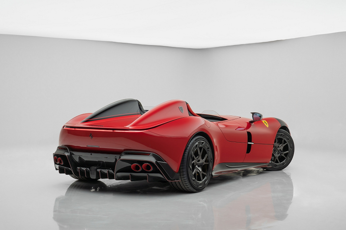 Các kỹ sư tại Mansory đã tối ưu hóa bộ điều khiển trung tâm, hệ thống nạp khí và ống xả hiệu năng cao, giúp tăng công suất lên mức 830 mã lực và mô-men xoắn 740 Nm. Ferrari Monza SP1 và SP2 được sản xuất giới hạn với số lượng 499 chiếc toàn cầu. Gói nâng cấp của Mansory hoàn toàn có thể được sử dụng trên phiên bản Monza SP1.
