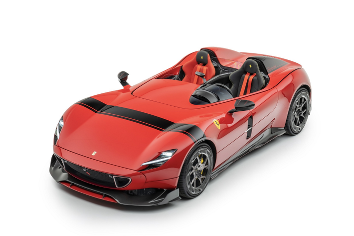 Chiếc Ferrari Monza SP2 không mui này là sản phẩm đầu tiên thuộc dòng "Mansory Bespoke" của hãng độ đến từ Đức. Khách hàng có thể nâng cấp chiếc xe theo ý muốn cá nhân, thậm chí đối với những mẫu xe sản xuất giới hạn trên toàn cầu.