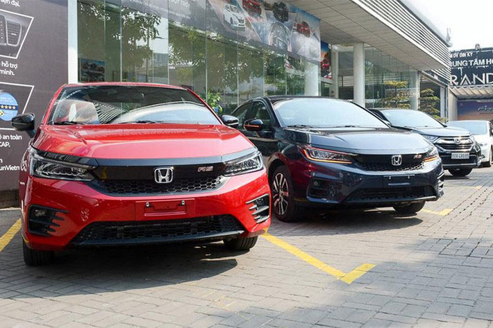 Honda "chơi lớn" tung ưu đãi tới 70 triệu đồng (tiền mặt và phụ kiện) đối với mẫu CR-V, ưu đãi cho Civic là khoảng 55 triệu đồng (tiền mặt và phụ kiện). Ngoài ra mẫu Honda HR-V mới ra mắt tại Việt Nam cũng đang được đại lý ưu đãi mạnh trong tháng 7 này.