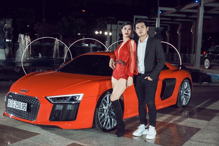 Đông Nhi chia sẻ hình ảnh chụp cùng siêu xe Audi R8 V10 Plus vào tháng 1/2017 với dòng trạng thái không phải là đại sứ thương hiệu của xe mà là chủ nhân. Không phải Tuấn Hưng hay bất kỳ ca sĩ nào khác, cặp đôi Đông Nhi và Ông Cao Thắng mới chính là nghệ sỹ đi tiên phong trong việc tậu siêu xe và Audi R8 V10 Plus chính hãng là chiếc đầu tiên.