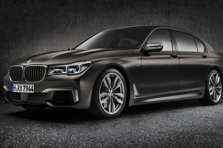 BMW M760i xDrive 2022 mới là phiên bản hiệu suất cao của dòng 7 Series, chiếc xe thể thao luôn được biết đến với khối động cơ V12. Sắp tới sẽ có 12 chiếc M760i xDrive đặc biệt nhất được xuất xưởng.