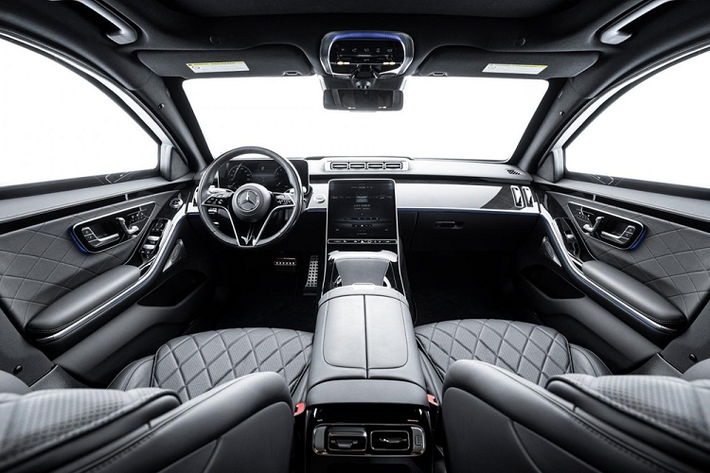 Những thứ kể trên mới chỉ là “bước phòng vệ cơ bản” bởi chiếc S-Class sang trọng có thể được trang bị những tính năng an toàn bổ sung bao gồm hệ thống dập lửa, nguồn cung cấp oxy tích hợp trong để chống lại các cuộc tấn công bằng vũ khí hóa học...