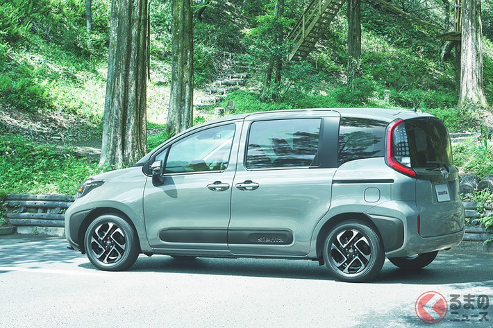 Khi mua Toyota Sienta 2023, khách hàng Nhật Bản có thể chọn 1 trong 2 loại động cơ. Đầu tiên là động cơ xăng 3 xi-lanh, dung tích 1.5L, sản sinh công suất tối đa 120 mã lực tại tua máy 6.600 vòng/phút và mô-men xoắn cực đại 145 Nm tại tua máy 4.800 - 5.200 vòng/phút.