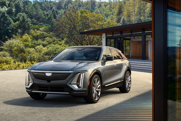 Cadillac Lyriq 2023 mới sở hữu dẫn động 4 bánh sẽ có công suất 500 mã lực và sức kéo 1.588 kg. Trong khi đó, phiên bản tiêu chuẩn dẫn động cầu sau được hé lộ trước đó, trang bị một động cơ điện duy nhất sản sinh công suất 340 mã lực và momen xoắn 440 Nm.