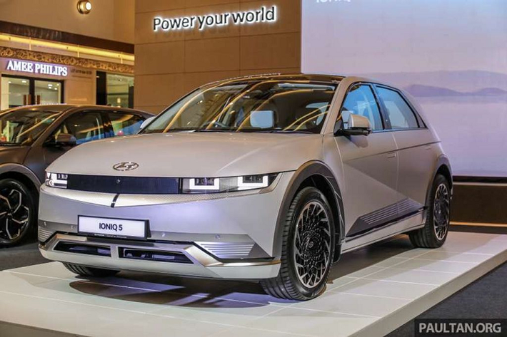 Danh sách những mẫu xe chiến thắng giải thưởng "Xe của Năm trên Thế giới 2022" đã chính thức được công bố và chiếc xe đã đạt ngôi vị quán quân không ai khác chính là Hyundai Ioniq 5 2022 mới. Chiếc crossover điện đầu tiên của Hyundai đã nhận được 815 điểm, đánh bại thành công của Kia EV6 – mẫu xe đạt danh hiệu cao nhất giải Xe của năm ở châu Âu năm 2022 với 808 điểm, và Ford Mustang Mach-E.