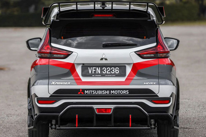 Mẫu xe MPV Mitsubishi Xpander AP4 sử dụng động cơ sản sinh công suất 350 mã lực và mô-men xoắn 556 Nm, với hệ dẫn động tất cả các bánh và hộp số tuần tự sáu cấp.