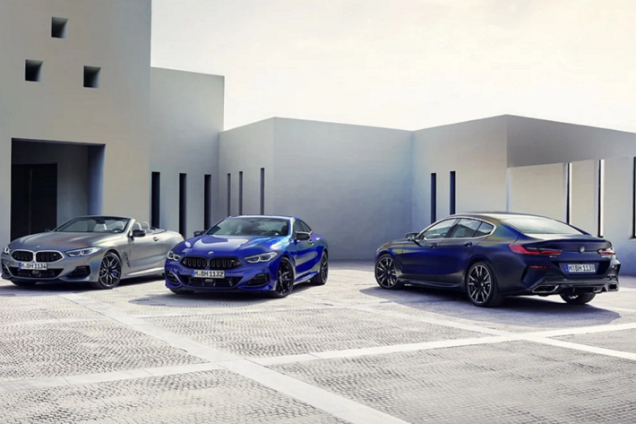 Các thay đổi khác trên mẫu xe sang BMW 8 Series không nhiều, khe hút gió được sửa đổi nhẹ, bảng màu sơn mới và mâm xe thiết kế mới.