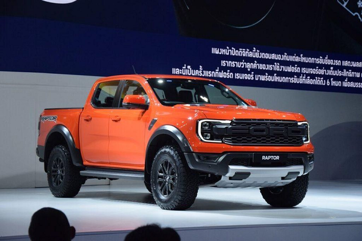 Để tham khảo, khối động cơ xăng tăng áp V6 3.0L trên Ranger Raptor 2023 sản sinh công suất 397 mã lực và mô-men xoắn cực đại 583 Nm, kết hợp hộp số tự động 10 cấp và hệ dẫn động 4 bánh.