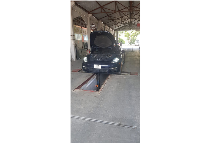 Đối với dân chơi sim hoặc biển số đẹp, số tiến lên (số sảnh), tứ quý (4 số giống nhau), ngũ quý (5 số giống nhau) mang ý nghĩa phong thủy tốt lành, thể hiện sự thăng tiến, phát triển, đi lên của con người nên được nhiều người ưa chuộng.