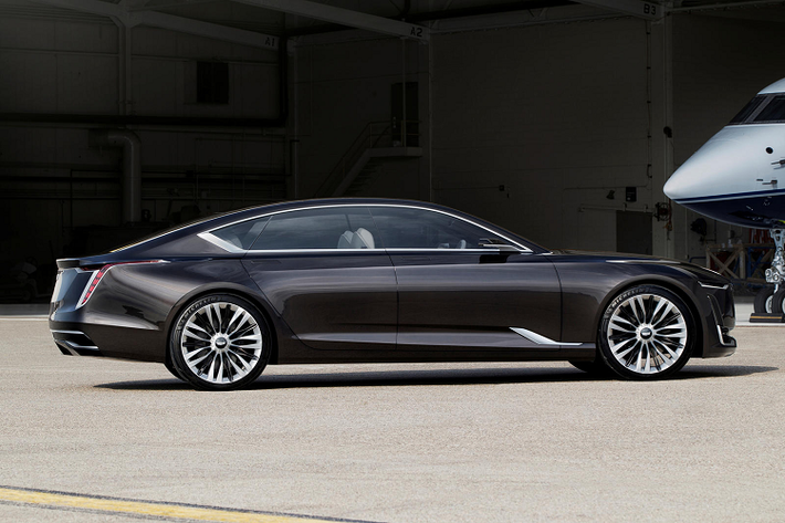 Cadillac Celestiq 2023 mới sẽ được chế tạo thủ công tại Trung tâm Kỹ thuật Toàn cầu của General Motors ở Warren, Michigan. GM đã đầu tư 81 triệu USD vào trung tâm này để hỗ trợ kế hoạch sản xuất mẫu sedan điện hàng đầu của Cadillac. Mark Reuss, chủ tịch GM, cho biết: "Là mẫu sedan hàng đầu trong tương lai của Cadillac, Celestiq báo hiệu một kỷ nguyên mới, hồi sinh cho thương hiệu".