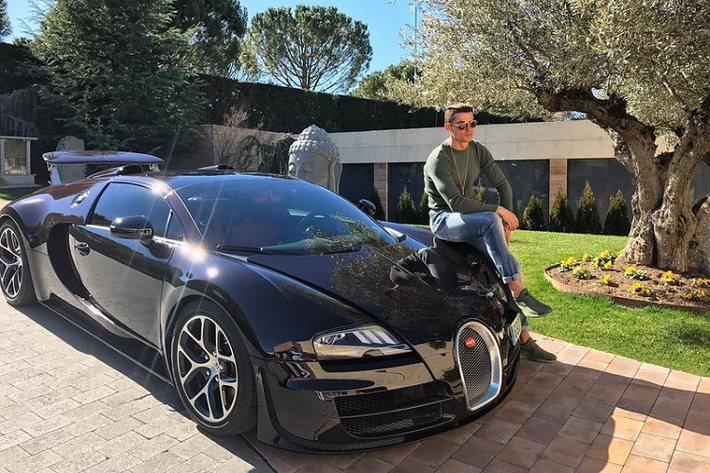 Ngoài ra, dàn xe của Ronaldo còn nhiều cái tên đáng chú ý khác như Ferrari F12tdf, Bugatti Chiron, Bugatti Veyron, Brabus G V12 900...