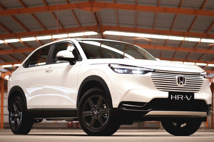 Cách đây hơn 1 tuần, hãng Honda đã bất ngờ tung ra những hình ảnh đầu tiên của HR-V thế hệ mới dành cho thị trường Mỹ. Tuy nhiên, đây đều là những hình ảnh chụp ngoại thất của mẫu SUV cỡ B - Honda HR-V 2023 mới này.