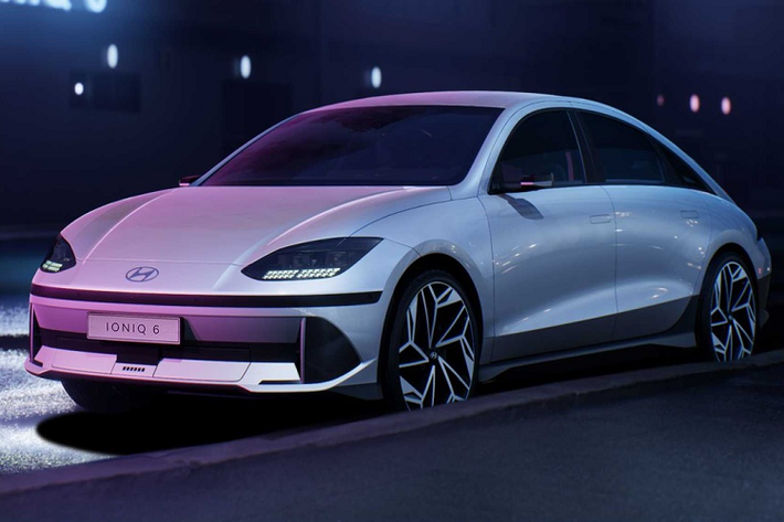 Mới đây, Hyundai đã chính thức công bố hình ảnh về mẫu xe thuần điện Ioniq 6. Theo đó, mẫu sedan gây ấn tượng bởi phong cách thiết kế tối giản, thanh lịch, sang trọng giống như bản Prophecy concept đã ra mắt hồi tháng 3/2020. Thông tin từ TheKoreanCarBlog cho biết, Hyundai Ioniq 6 2022 mới sẽ ra mắt toàn cầu ngày 14/7 tại Triển lãm ô tô Busan.