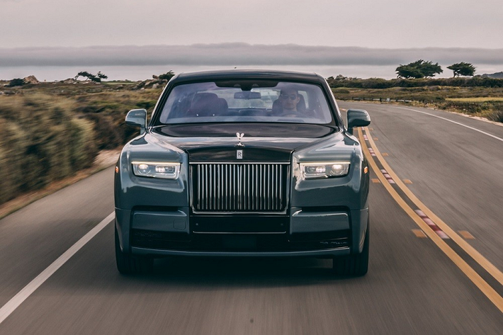 Trong sự kiện Monterey Car Week thuộc khuôn khổ triển lãm Pebble Beach Concours d'Elegance 2022 hiện đang diễn ra tại Mỹ, Rolls-Royce Phantom Series II 2023 mới đã để trưng bày và giới thiệu.