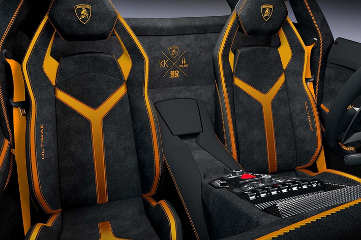 Chủ đề khoang cabin được lấy cảm hứng từ "Hoàng hôn sao Hỏa" của NFT. Chiếc Aventador độc nhất vô nhị này sẽ được chế tạo vào cuối năm nay.